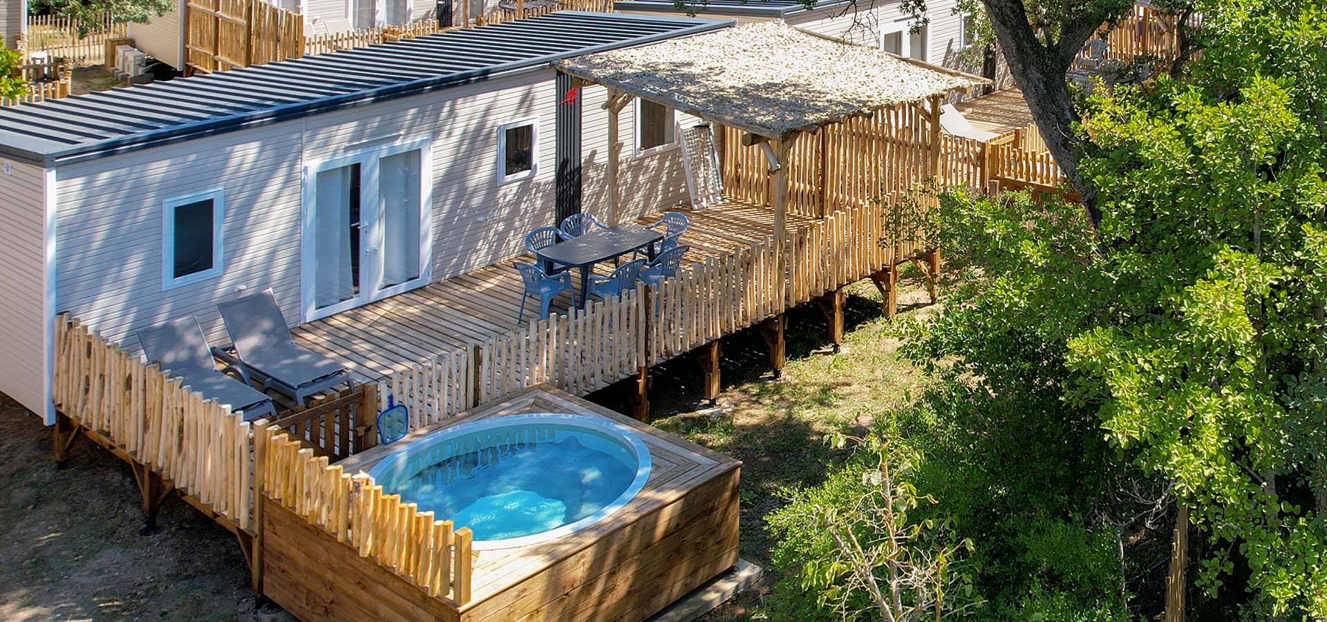 Camping porto vecchio bungalow 600 terrasse drone arbres